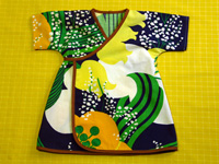 tummansininen mekko